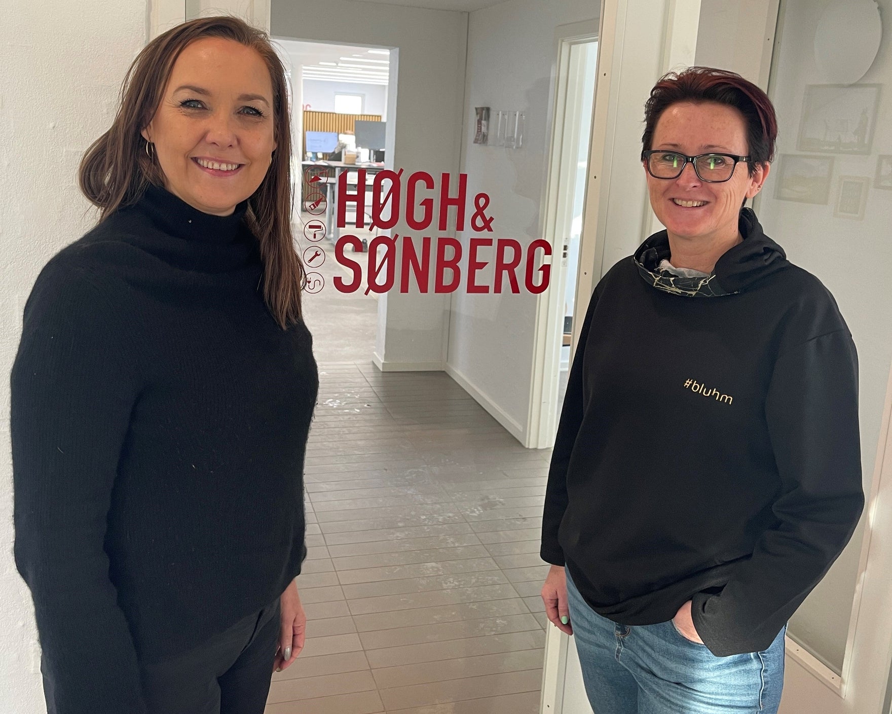 Maya Hiort-Soele og Jeanet Bak Bluhm-Hansen fra Høgh & Sønberg – samarbejde om svendegaver i dansk design