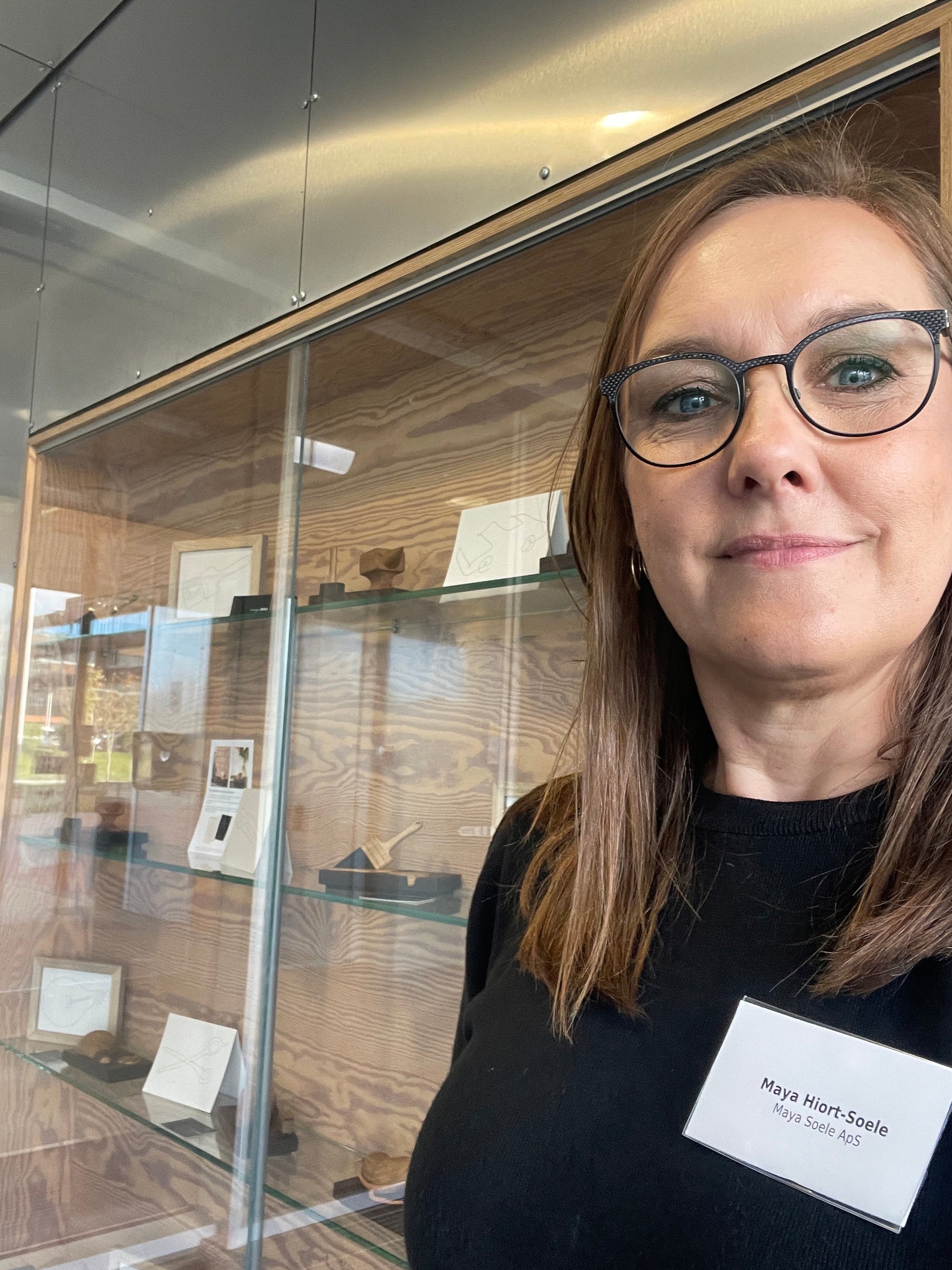 Maya Soele® figurer og lykønskningskort udstillet på SOSU skolen i Aarhus